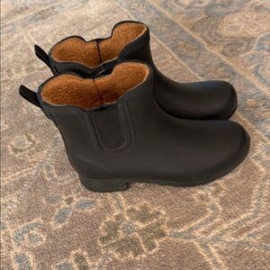 Chooka ankle rain boots. Black size 7.